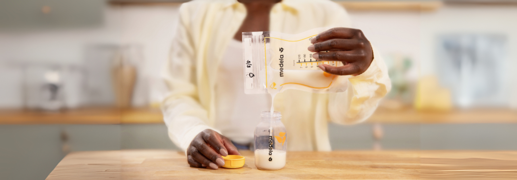 Medela Easy Pour Bewaarzakjes voor moedermelk - Je kunt met één hand schenken