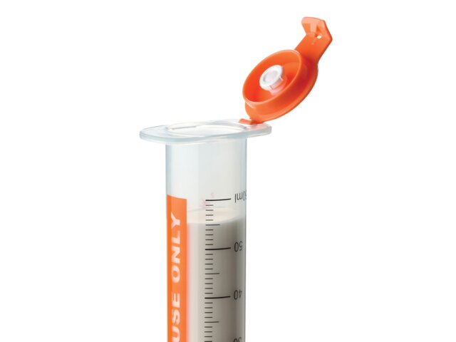 A Medela GraviFeed® Syringe with ENFit® Connector and hydrophobic filter built into the lid.