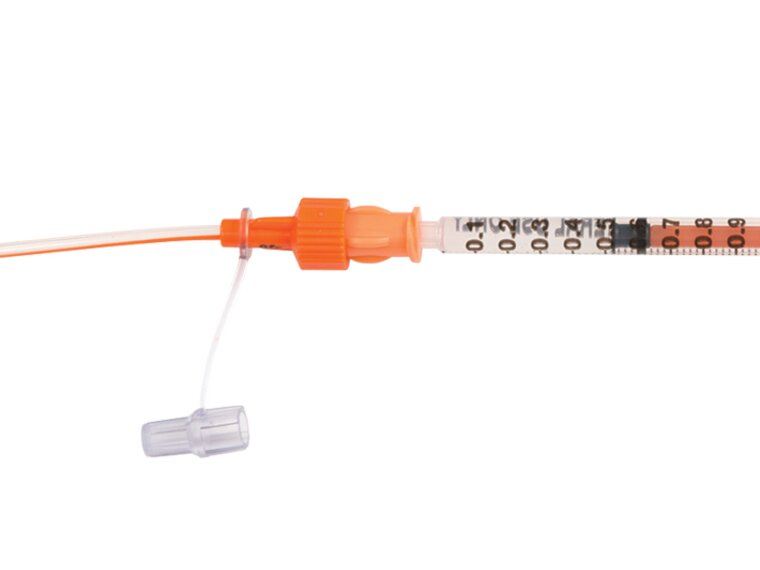 The Medela Low Dose Dual Cap is removable and provides an easy option for PO or ENFit® enteral delivery of medication.