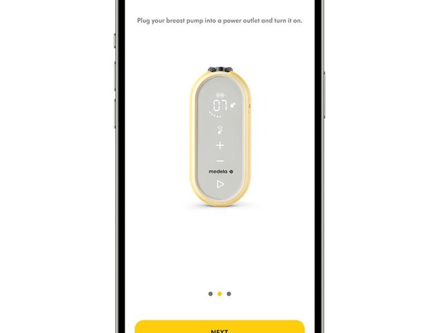 Scherm van mobiele telefoon geopend naar Medela Family App op het scherm voor het koppelen van de pomp.