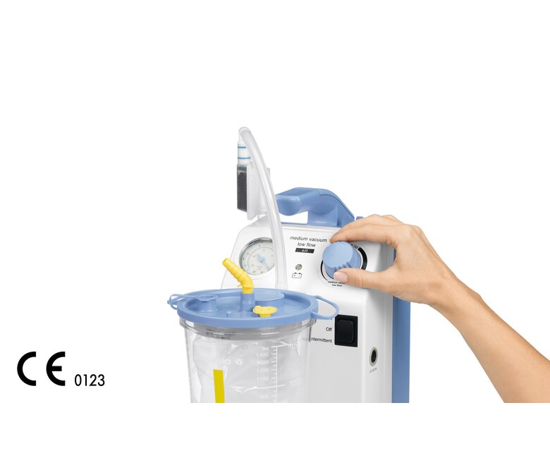 Hand adjusting vacuum setting on a Medela Vario suction pump