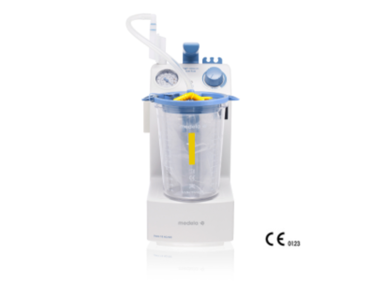 Een Medela Vario 18 AC/DC afzuigpomp met een wegwerp afzuigkolf van 1,5 liter.