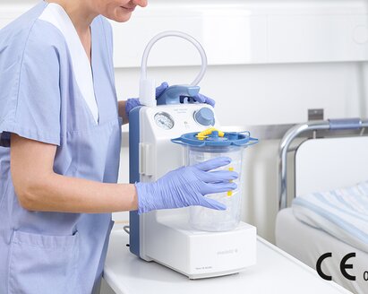 Pessoal hospitalar com Aspirador portátil Vario 18