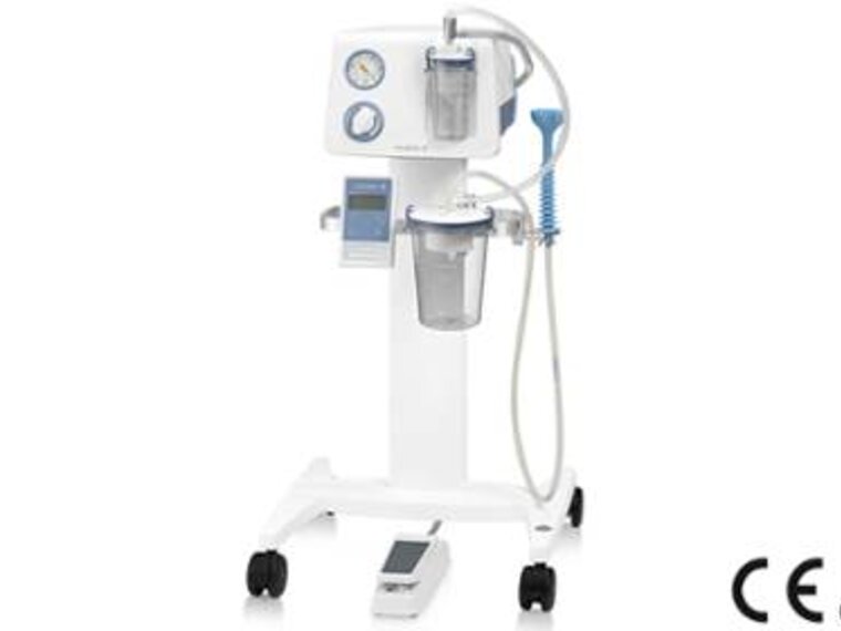Een Medela vacuümbevallingssysteem uitgerust met een Apgar-timer en een voetpedaal voor handsfree zuigen.