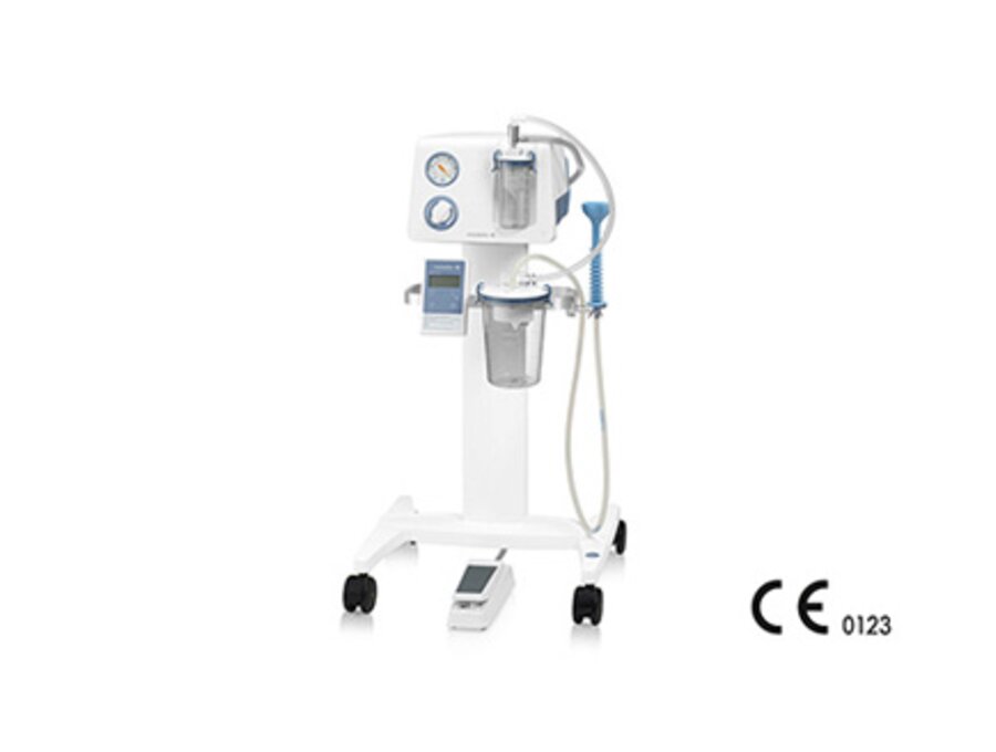 Een Medela vacuümbevallingssysteem uitgerust met een Apgar-timer, een voetpedaal voor handsfree zuigen en andere accessoires.
