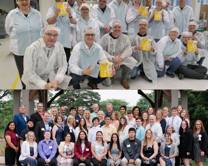 Due foto sovrapposte. Quella superiore mostra gli operai della fabbrica Medela con in mano i nuovi prodotti.  La foto inferiore mostra i colleghi di Medela con i premi per il servizio al lavoro.