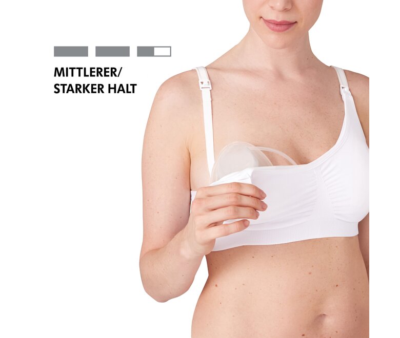 Eine Mutter, die einen Freihandauffangbecher in ihrem Medela 3in1 Still- und Abpump-BH mit dem Text „Mittlere/hohe Unterstützung“ verwendet.