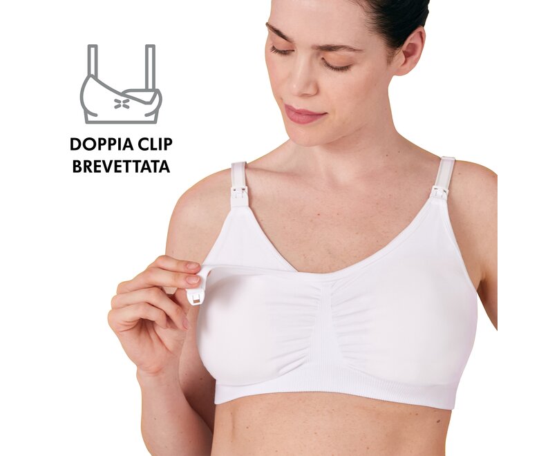 Una donna che indossa il reggiseno 3in1 per l'allattamento e il pompaggio, di colore bianco, toglie la spallina. Include il testo: “doppia clip brevettata”.