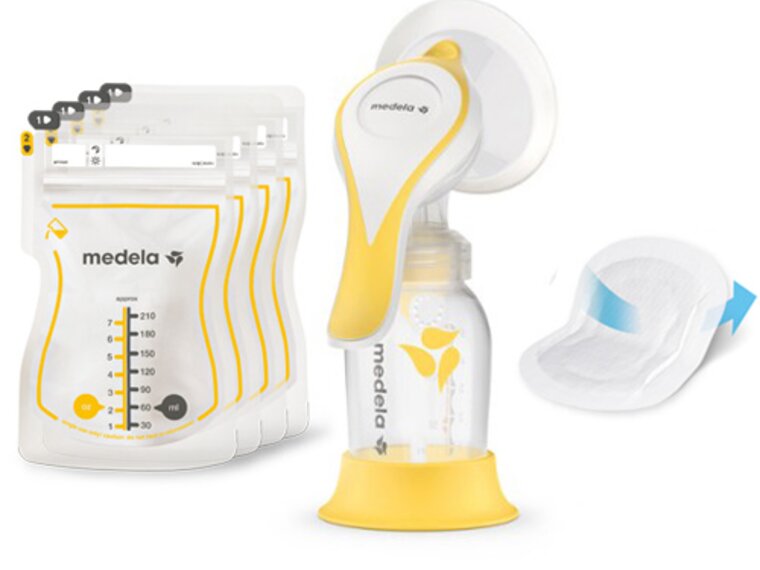 Das Medela Harmony™ Essentials Pack Handmilchpumpenset mit Pumpe, 4x Milchaufbewahrungsbeuteln und 4x ultraatmungsaktiven Stilleinlagen.